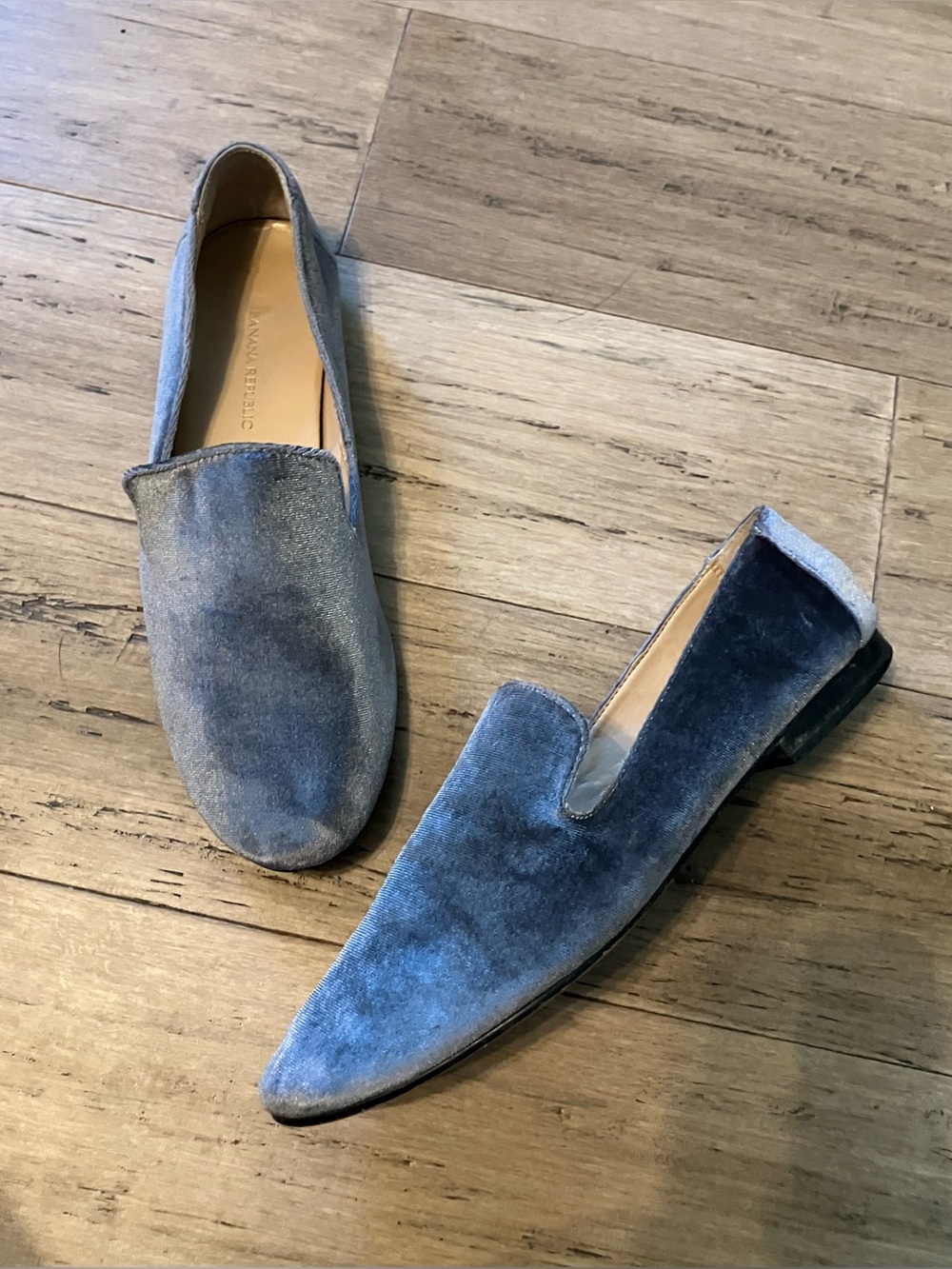 Banana Republic velvet gray leather insole women’s loafers. Size 7